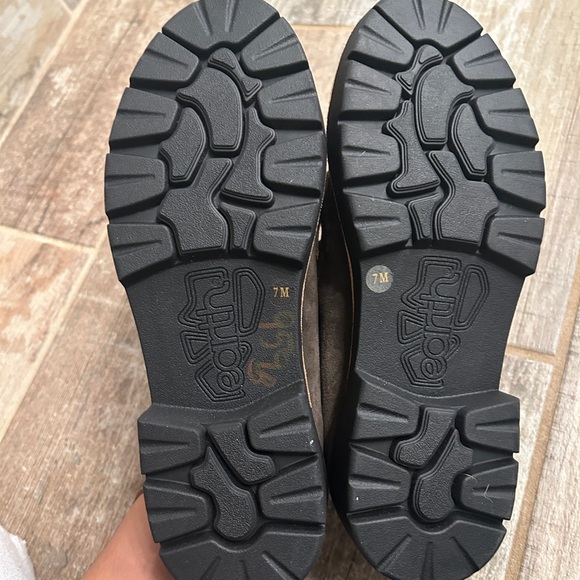 NWOB EARTH Dark Brown Suede Loafer with Gold Chain Detail - Picture 9 of 9